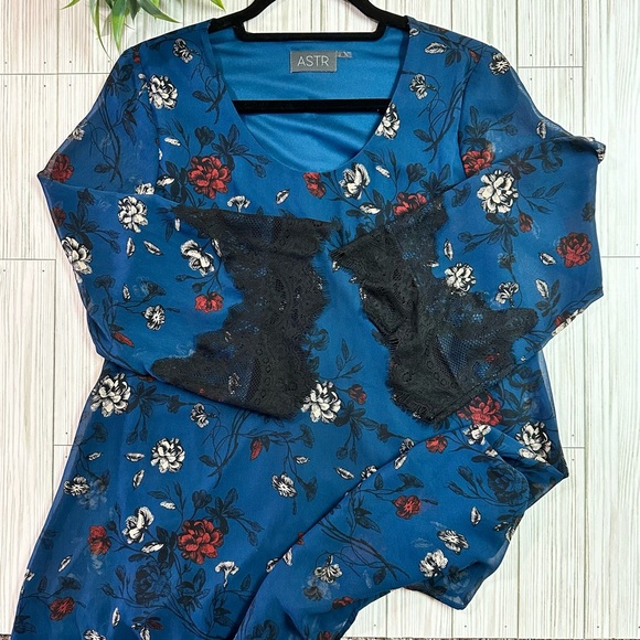 ASTR Mini Dress Gothic Floral Bell Lace Sleeve Size XS - Picture 1 of 12